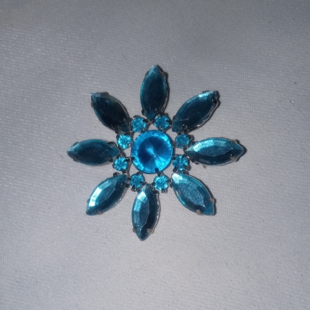 Dazzling Teal Gemstone Brooch